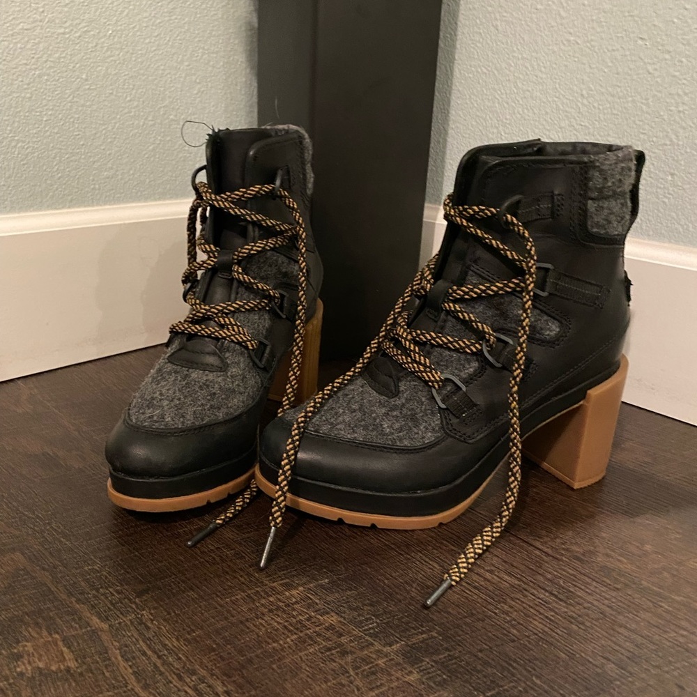Sorel Heeled cozy boot
